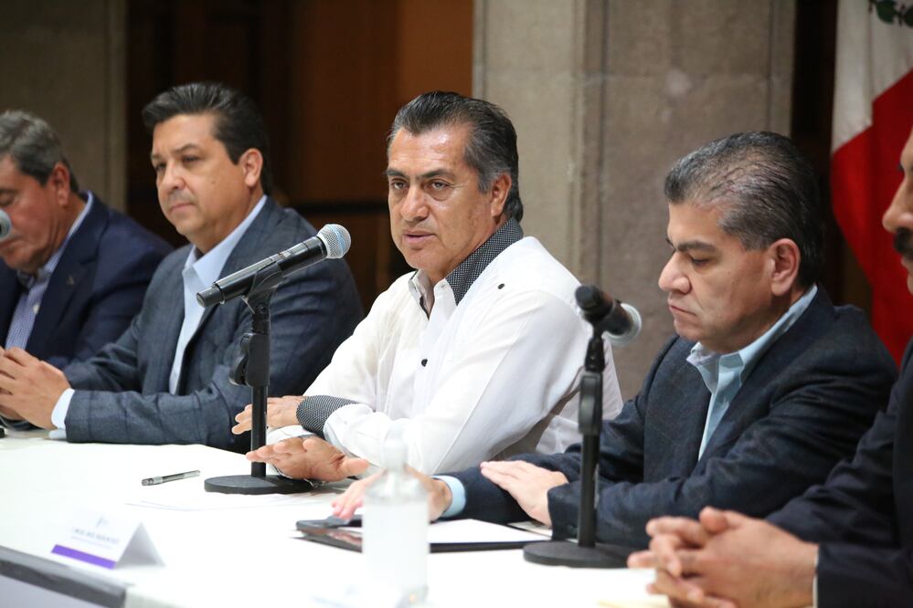 "El Bronco" reunido este jueves con los gobernadores de Coahuila y Tamaulipas para impulsar medidas contra el Covid-19. FOTO: Twitter @JaimeRdzNL