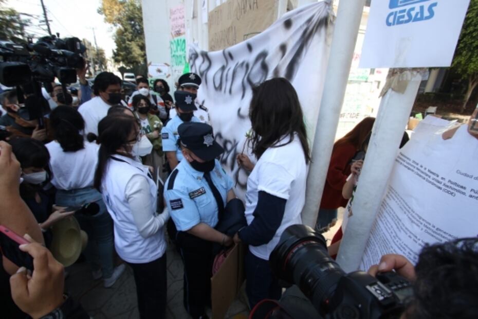 Relevo de vigilancia en el CIDE: sin diálogo y con la infiltración de la Guardia Nacional