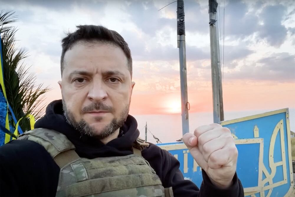 El presidente de Ucrania, Volodimir Zelensky, mientras visita la Isla de las Serpientes. Foto: AFP