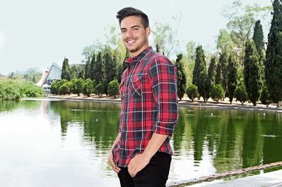 Otro Derbez en Hollywood... y  canta 