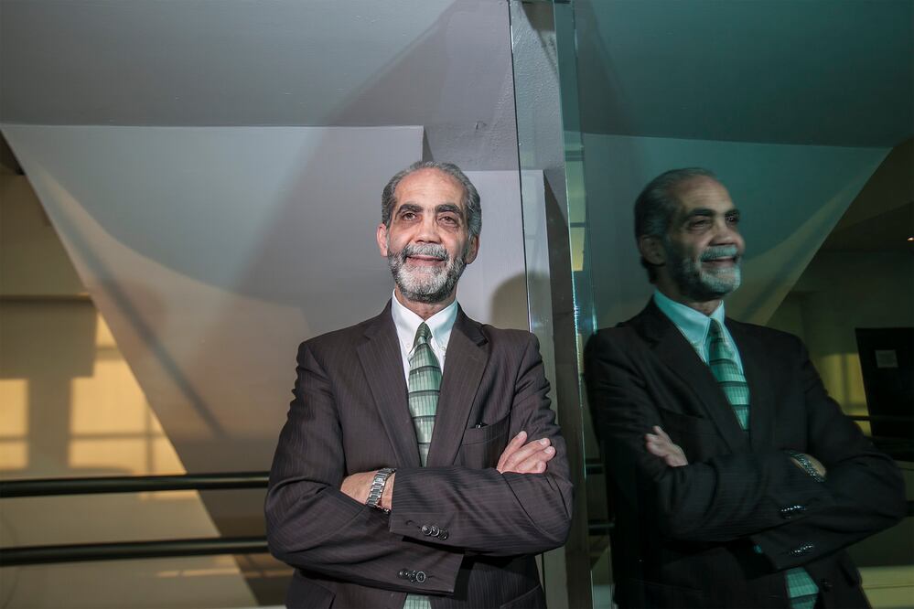 Juan Dabdoub Giacoman, presidente del Consejo Mexicano de la Familia presenatará hoy en el Senado una iniciativa, respaldada por más de 200 mil firmas, que pretende proteger y reconocer el matrimonio entre hombres y mujeres (YADÍN XOLALPA. EL UNIVERSAL)