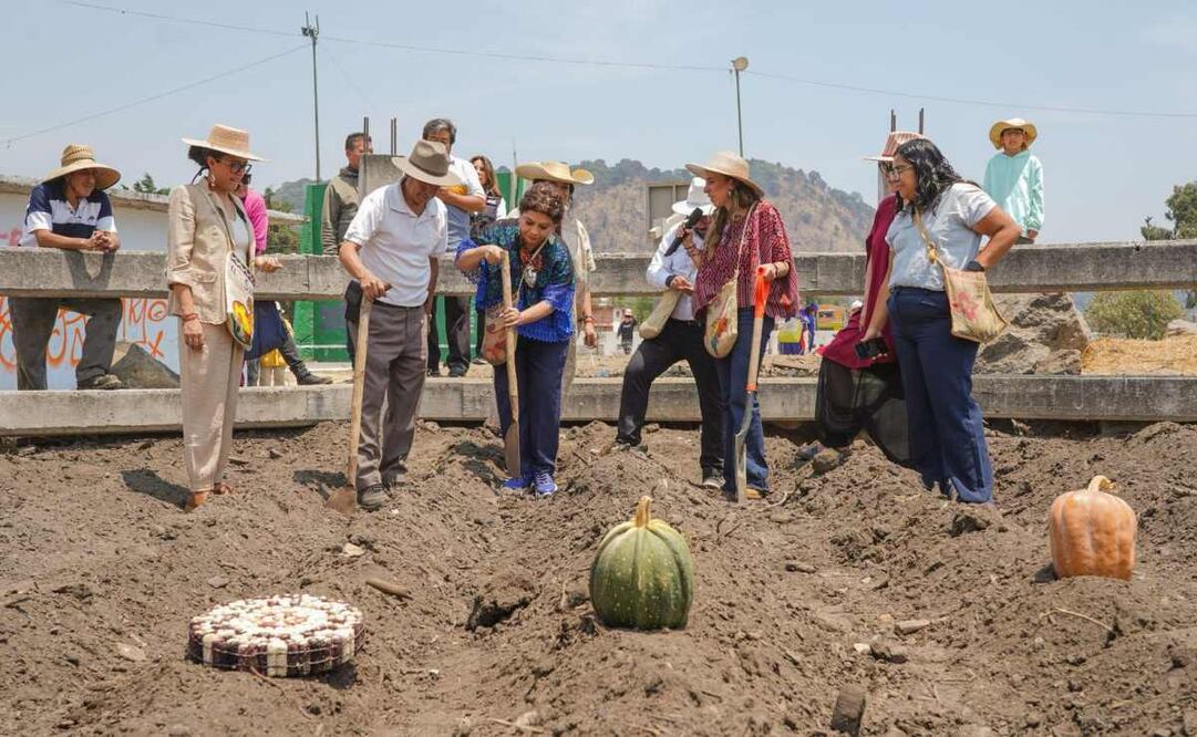 Clara Brugada promete mejorar iluminación, seguridad y educación en San Miguel Topilejo, Tlalpan (22/04/2025). Foto: Especial