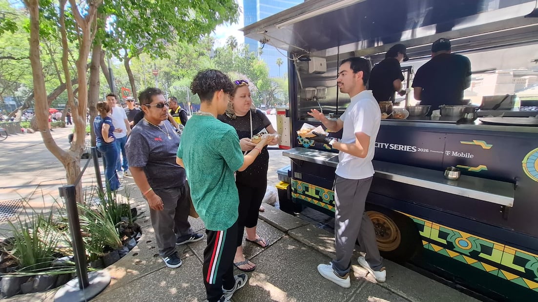 MLB toma las calles de la CDMX con 1,000 hot dogs gratis y una experiencia inmersiva  - Foto: Agustín Elías/EL UNIVERSAL
