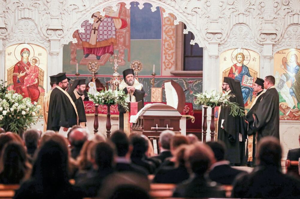 En la catedral de San Pedro y San Pablo, en Huixquilucan, Edomex, se ofició una misa de cuerpo presente de Antonio Chedraoui Tannous, quien estuvo revestido con el ornamento litúrgico (ARIEL OJEDA. EL UNIVERSAL)