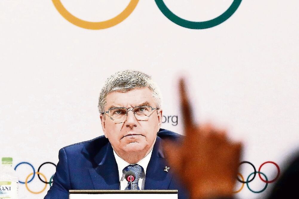 El presidente del COI espera el informe McLaren sobre dopaje (OLIVIA HARRIS. REUTERS)