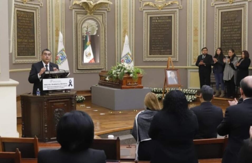 Crónica. "Reformista, transformador, incorruptible": Así despiden al gobernador Miguel Barbosa