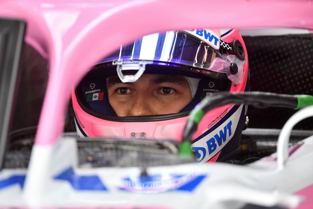 El piloto mexicano en su carrocería. Foto: AFP