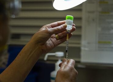 EU retrasa aval de vacunas Moderna en menores por posible inflamación cardíaca