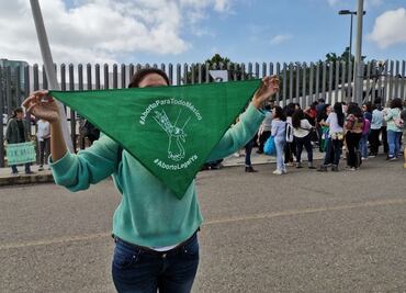 ¿Qué significan los pañuelos verdes en el debate del aborto?