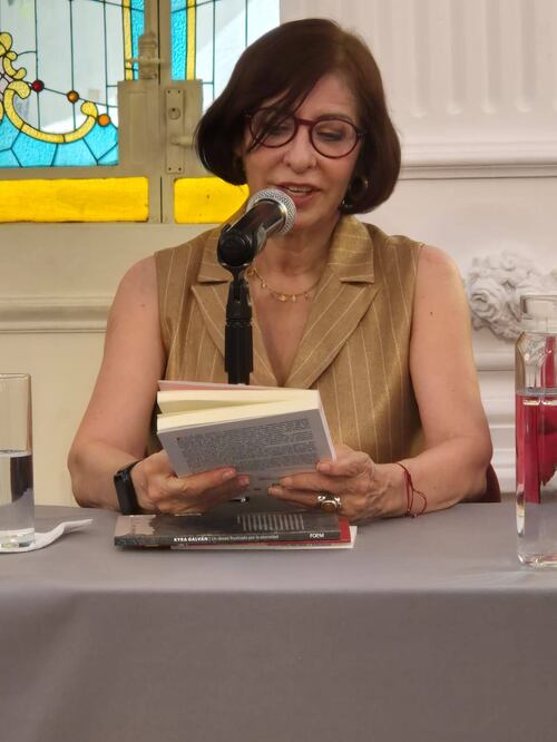 Kyra Galván es poeta, novelista, economista y traductora. Ha publicado ocho libros de poesía y tres novelas.
Crédito: DEL FACEBOOK DE LA AUTORA