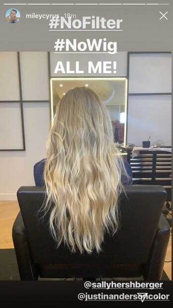 Miley Cyrus impacta con su nuevo look al estilo Hannah Montana