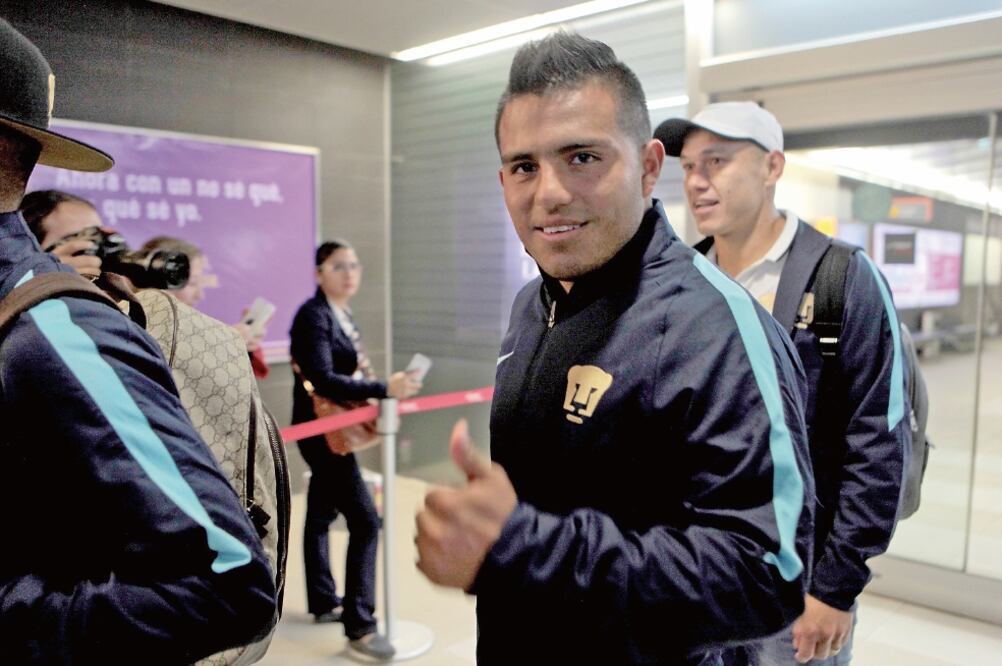 Javier Cortés llegó muy sonriente a Monterrey, listo para el reto (RAMÓN ROMERO. EL UNIVERSAL)