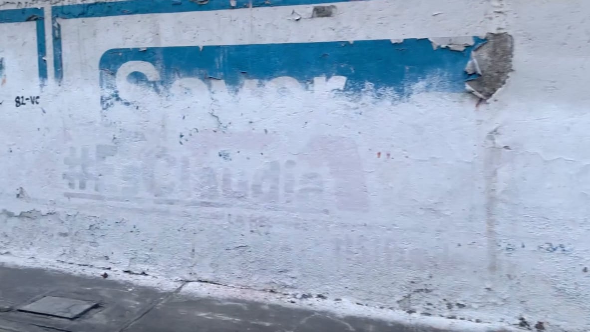 Luego de la etapa de recorridos de "corcholatas", diversas bardas promocionales ya fueron borradas hoy lunes 28 de agosto de 2023. Fotos de Alberto González EL UNIVERSAL