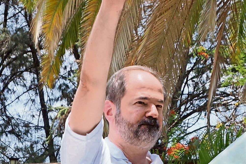 El escritor Juan Villoro convivió con alumnos del COBAO 4 en Oaxaca. (EDWIN HERNÁNDEZ. EL UNIVERSAL)