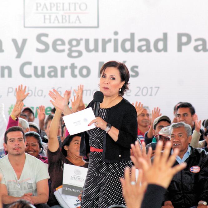 Rosario Robles, quien encabezó la Sedesol y la Sedatu en el sexenio de Enrique Peña Nieto, enfrenta una acusación por uso indebido del servicio público, por lo que debe presentarse en el Reclusorio Sur mañana 8 de agosto. ARCHIVO EL UNIVERSAL