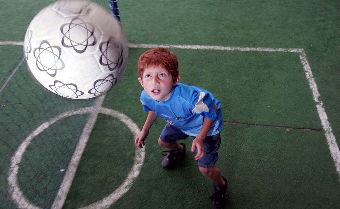 Para celebrar el Día del Niño, fue invitado por EL UNIVERSAL al Salón de la Fama del Cruz Azul, su equipo favorito.