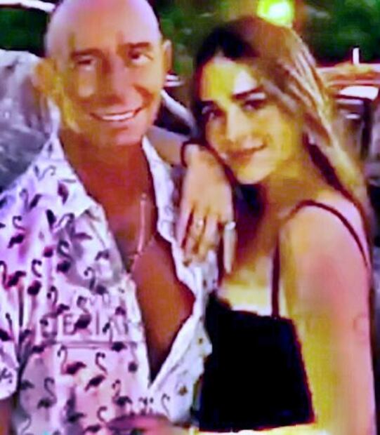 Erik Rubín y Dani Villa se tomaron esta foto juntos, el cantante la subió a redes pero después se arrepintió y la bajó.