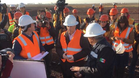 Meade recorre obras de nuevo aeropuerto