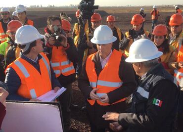 Meade recorre obras de nuevo aeropuerto