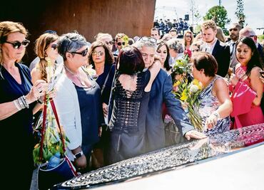 Con monumento homenajean a víctimas de avión derribado