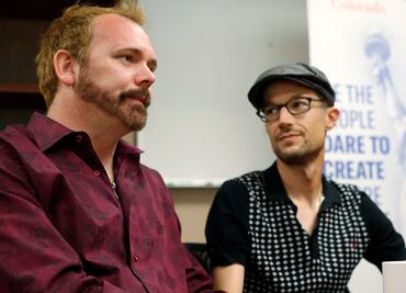 Tribunal de EU falla a favor de pastelero que se negó a hacer pastel a pareja gay