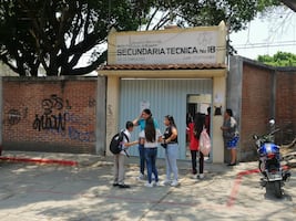Detienen a estudiante que presuntamente disparó dentro de secundaria de Cuernavaca; no hay lesionados