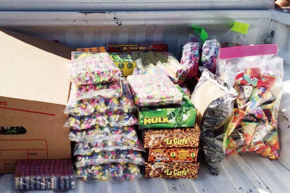 Ofer ta. En lugares como La Merced venden cohetes con figuras de caricaturas para atraer a los niños