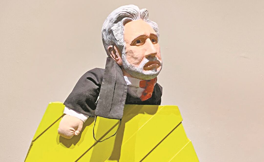 Guillermo Santamarina presentó varias obras, entre ellas un performance con una marioneta que declamó textos. Foto: CORTESÍA: Galería le laboratoire 