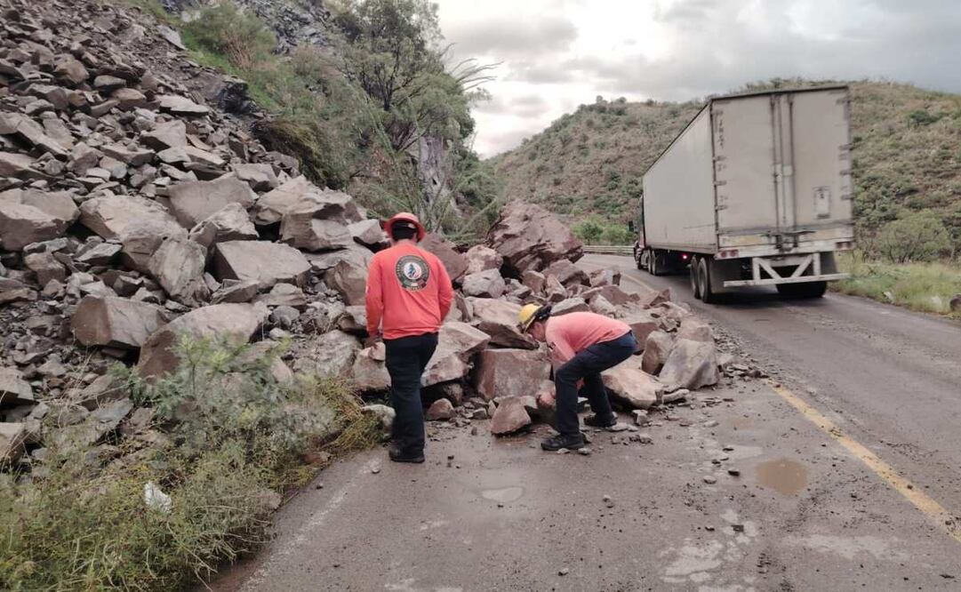 Lluvia provoca cierres carreteros, inundaciones y crecidas de arroyos en Sonora
Foto: Especial.