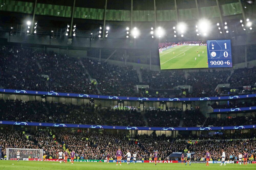 Se cierran los templos, abren los supermercados…