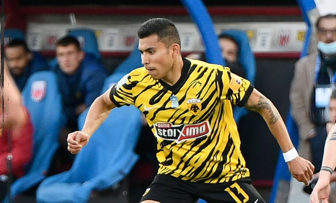 Orbelín Pineda con el AEK Atenas
