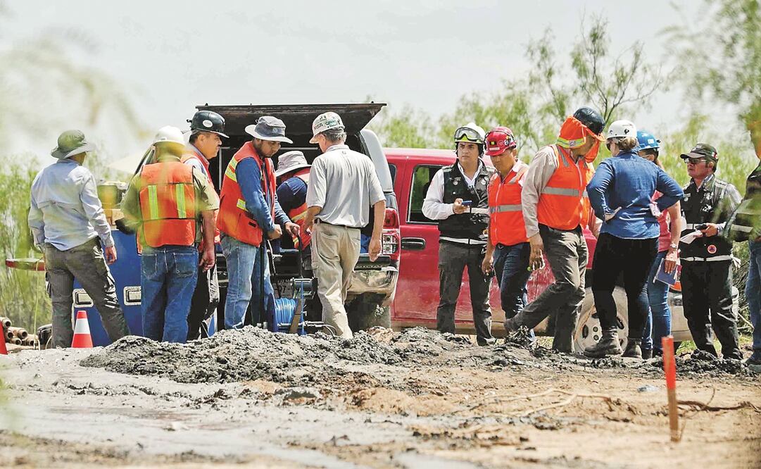 Especialistas continúan con los estudios geofísicos y los trabajos de perforación para determinar por dónde se filtra el agua.