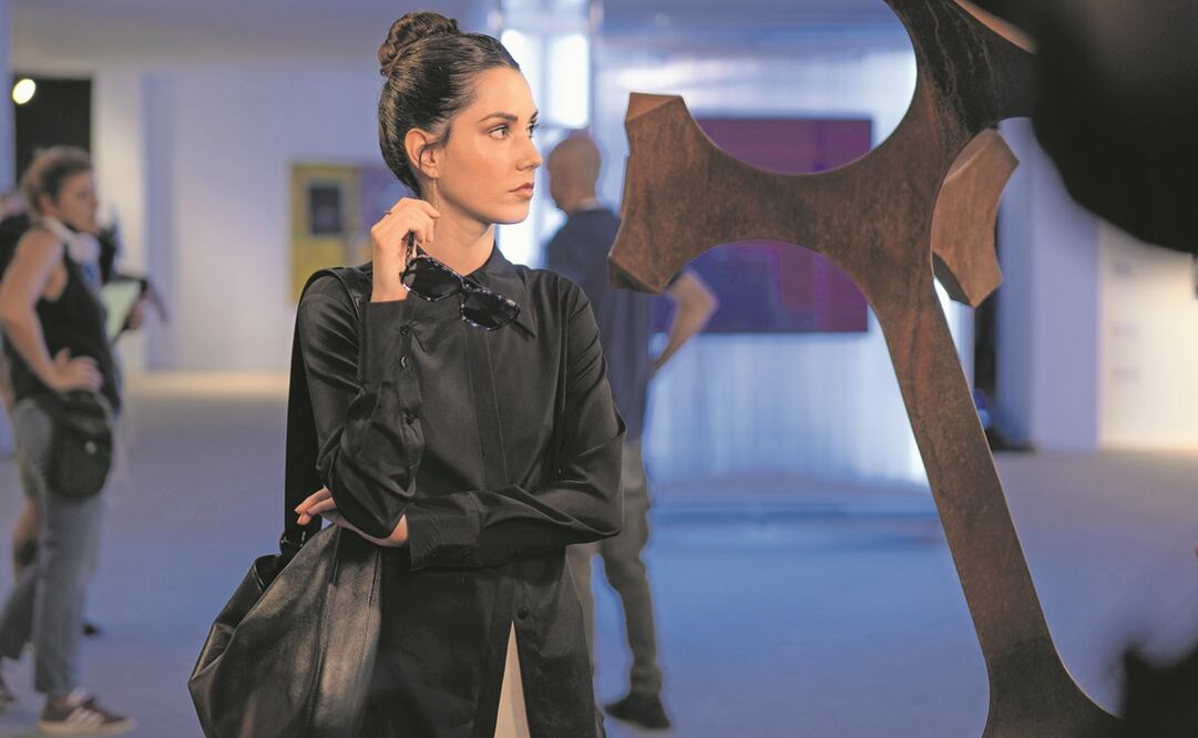 La actriz da vida a una artista que se dedica a estafar.