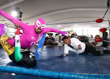 Se enfrentan "Voto Chilango" vs "Tinaco Tricolor" en el Monumento a la Revolución