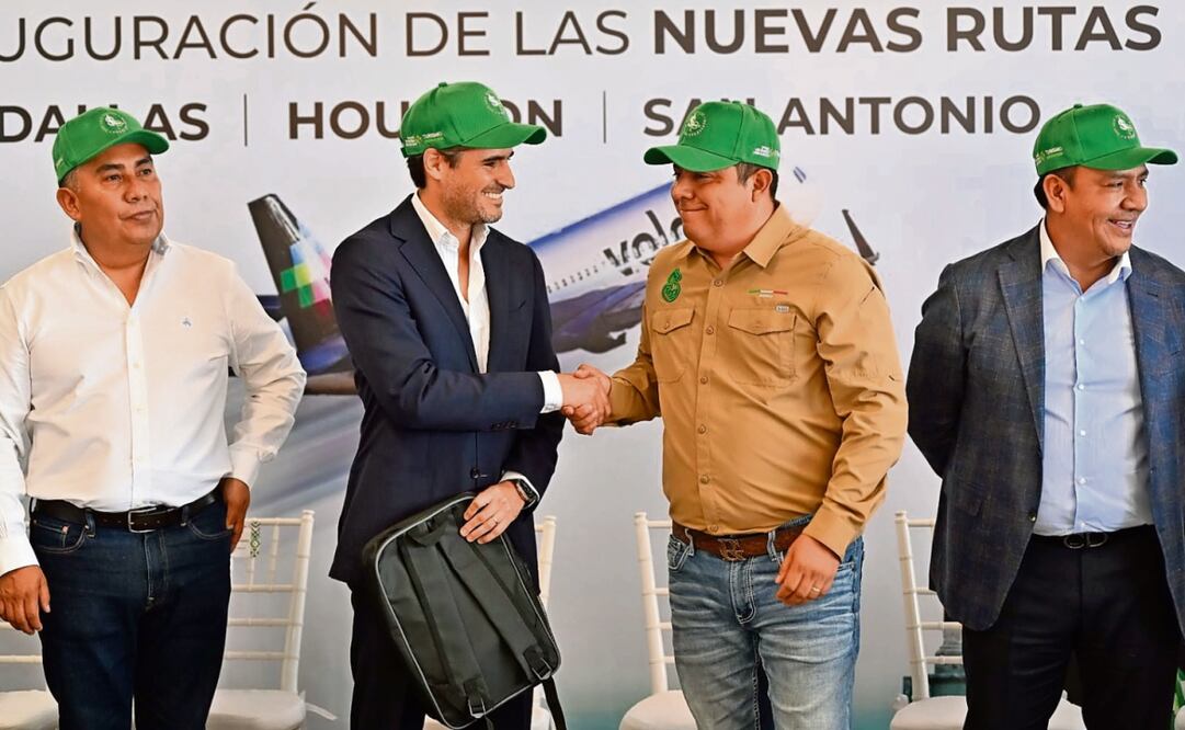 El gobernador Ricardo Gallardo afirmó que las nuevas rutas operadas por Volaris beneficiarán a los potosinos. Foto: Especial