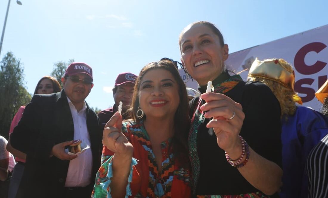 Claudia Sheinbuam y Clara Brugada parten la rosca de Reyes, junto a José Carlos Acosta, alcalde de Xochimilco. Foto: Gabriel Pano/ EL UNIVERSAL