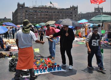 FOTOS: Ambulantes desbordan plantón de la CNTE en el Zócalo de la CDMX