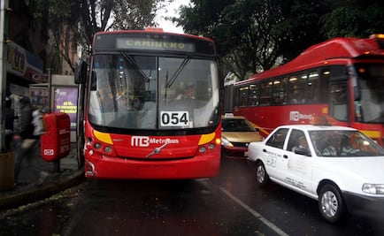 Metrobús con servicio parcial por paso de manifestantes