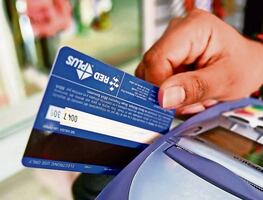 Tope a comisiones de bancos genera encontronazo