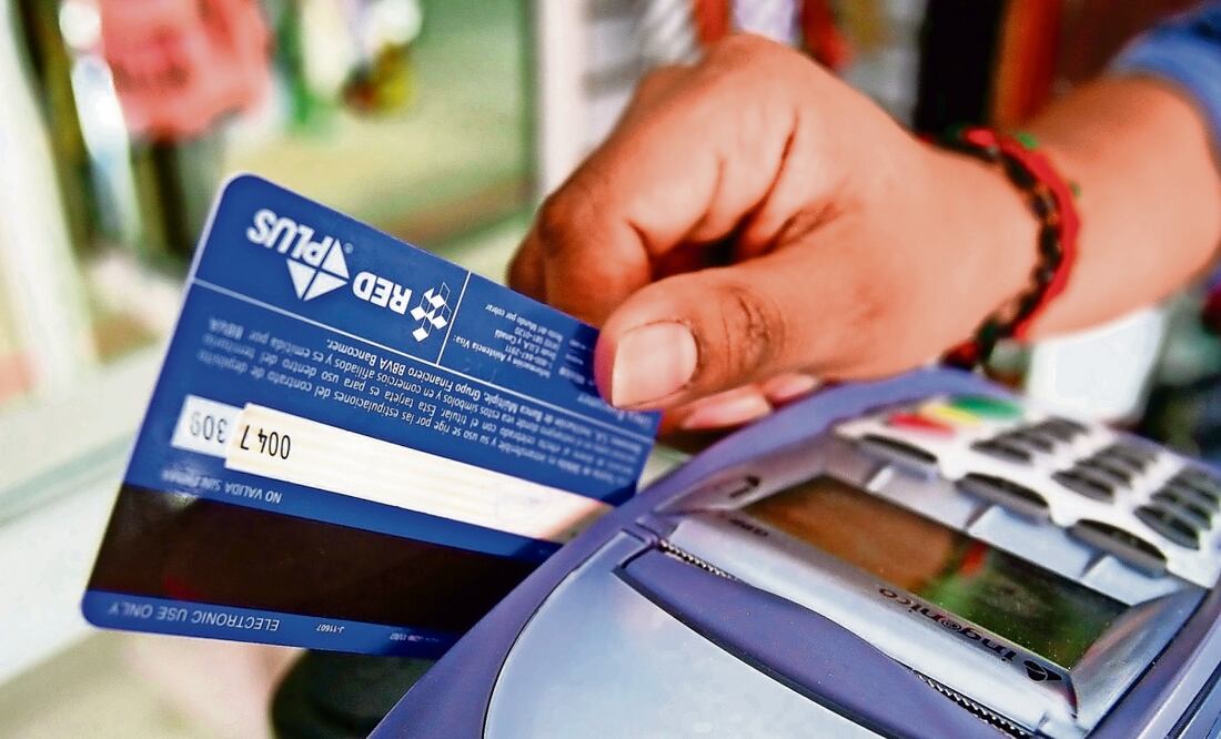 En el comportamiento del crédito al consumo, la CNBV reportó una alta
colocación en tarjetas, con alza de 13.5% de enero a julio pasados. Foto: Archivo EL UNIVERSAL