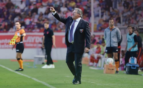 Piojo Herrera aplaude gestión de Joel Huiqui en Cruz Azul