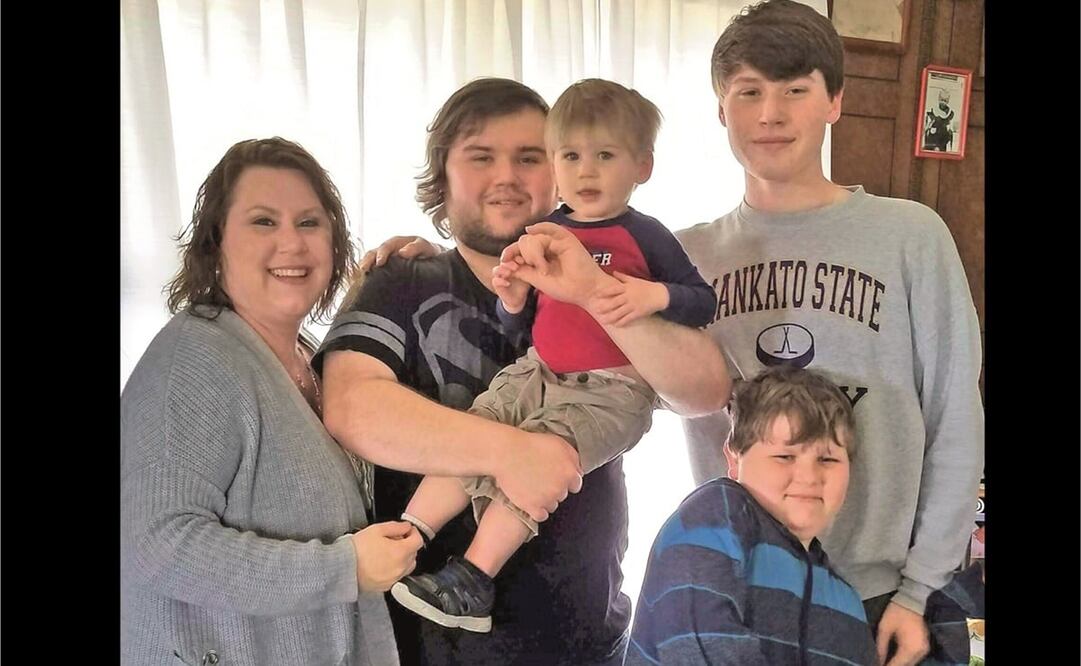 Imagen de la familia Gustavson, uno de sus integrantes, Travis, falleció por sobredosis. Foto: Katie Tettam. AP