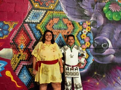 Artesanos crean venada monumental para exponer cultura wixárika