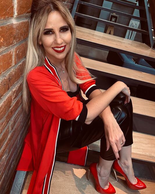 La conductora de televisión sorprendió con este horrorso outfit. Foto: Instagram