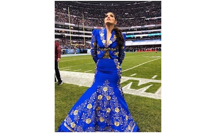 Ana Bárbara se disculpa por cambiarle una palabra al Himno de México