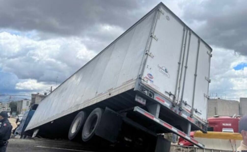 ¡Más de 30 disparos! Patrulla persigue tráiler robado desde Hidalgo hasta Tecámac