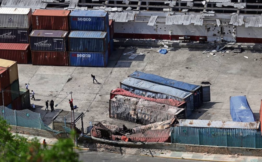Una zona afectada por el ataque de Estados Unidos en La Guaira, Venezuela. Foto:  Ronald Peña R / EFE