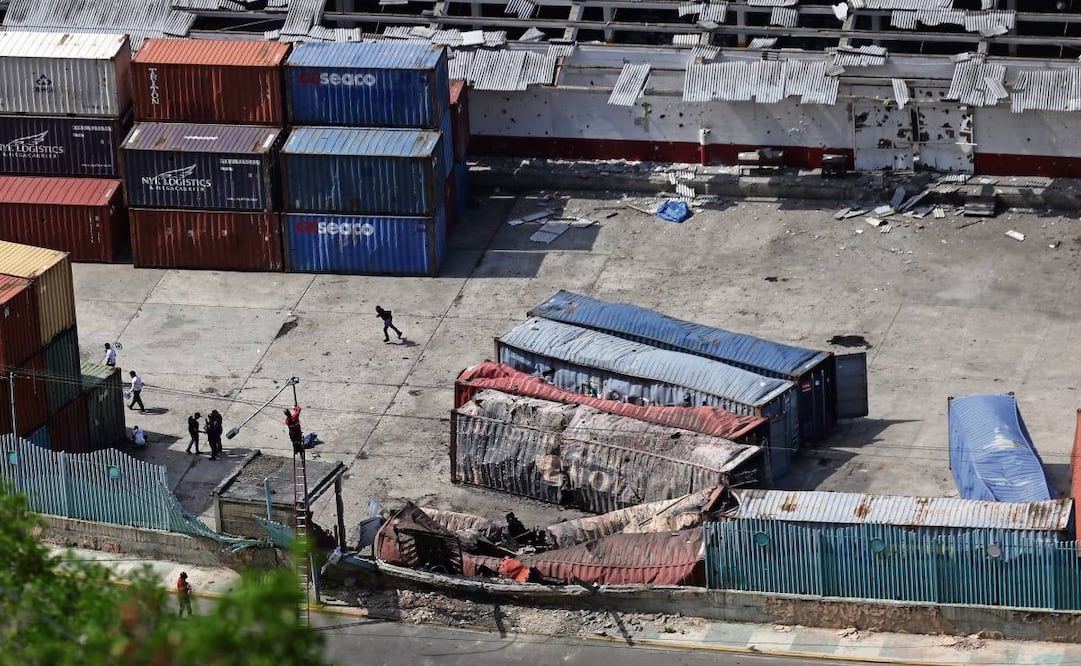 Una zona afectada por el ataque de Estados Unidos en La Guaira, Venezuela. Foto:  Ronald Peña R / EFE