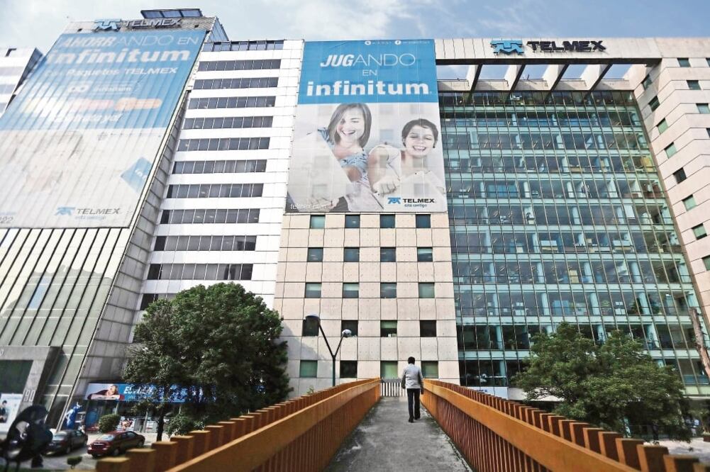 Según la ley, cualquier llamada de un usuario de Telmex o Telcel a líneas de empresas de la competencia, debe ser pagada por las filiales de AMóvil (ARCHIVO EL UNIVERSAL)