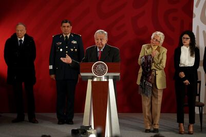 AMLO anuncia que 4 mil elementos federales vigilarán ductos
